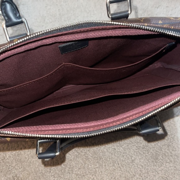 Louis Vuitton Porte-Documents Voyage PM Messenger Bag / Briefcase - Picture 4 of 10